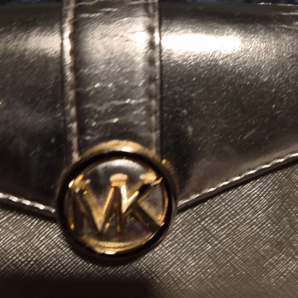 Michael Kors Metallic Bronze‎ Gold Compact Wallet with MK Emblem - Picture 2 of 8
